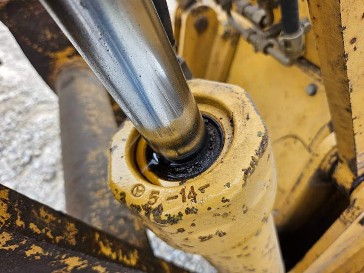 2002-caterpillar-d5g-xl-image-73