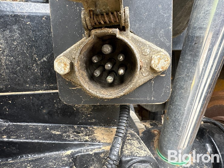 2022-jcb-8330-4wd-tractor-image-14