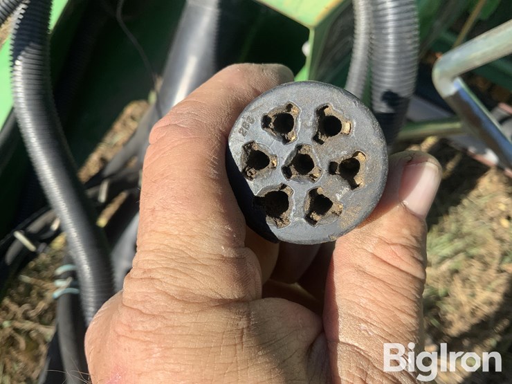 2012-john-deere-568-image-12