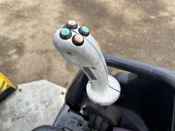 2017-bomag-bw120-image-21