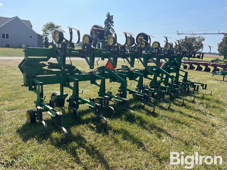 john-deere-845-image-7