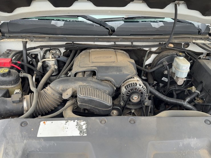 #3018-•-2013-chevy-silverado-pickup-truck-image-23