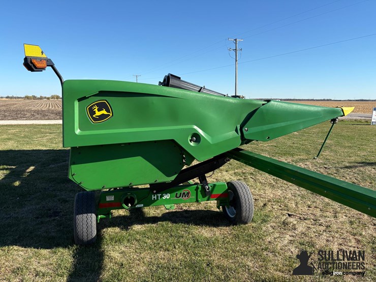 2022-john-deere-c8r-image-11