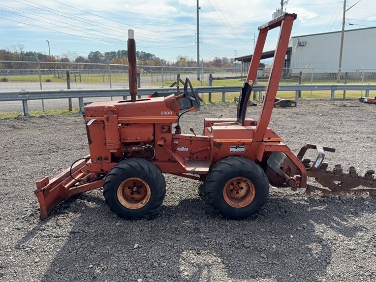 ditch-witch-2300-image-11