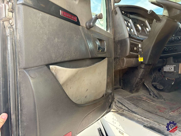 2009-kenworth-t800-image-94