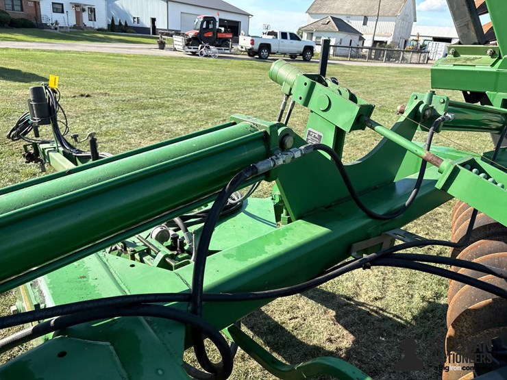 2010-john-deere-637-image-13