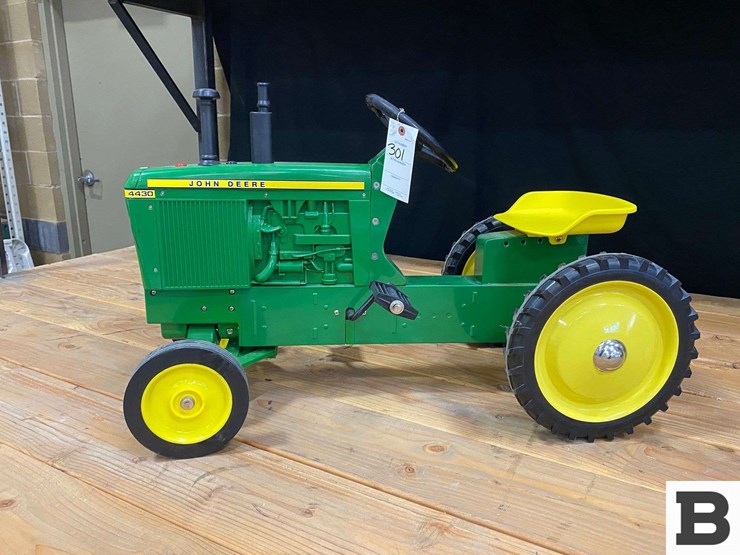 john-deere-4430-toy-pedal-tractor-image-2