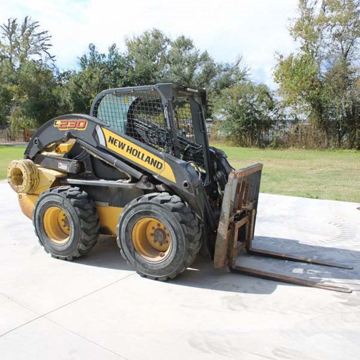 NEW HOLLAND L230