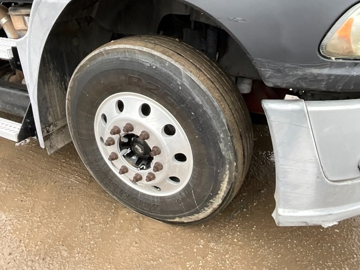 2012-mack-cxu613-day-cab-image-5