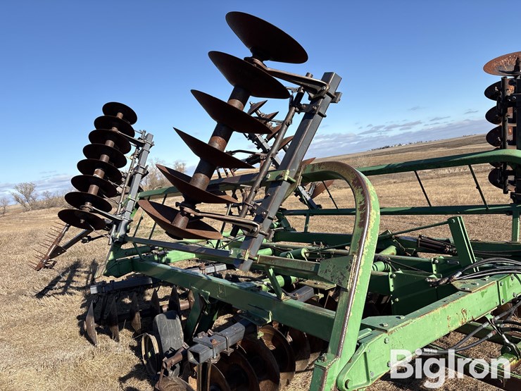 john-deere-230-image-13