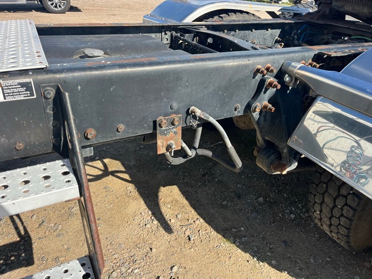 2007-freightliner-cloumbia-120,450-hp-mercedes,-10-speed,-good-rubber,-11r-22.5-tires-on-budd-wheels,-cold-ac,-clean-clean-truck,-779,000-miles,-image-18