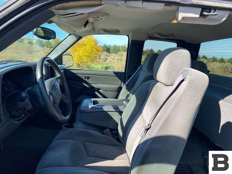 2004-chevrolet-silverado-1500-image-25