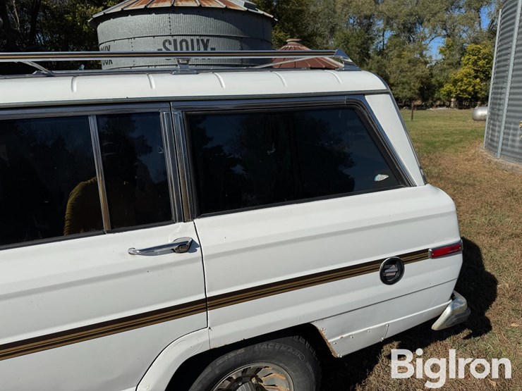 1985-jeep-grand-wagoneer-4x4-suv-image-15