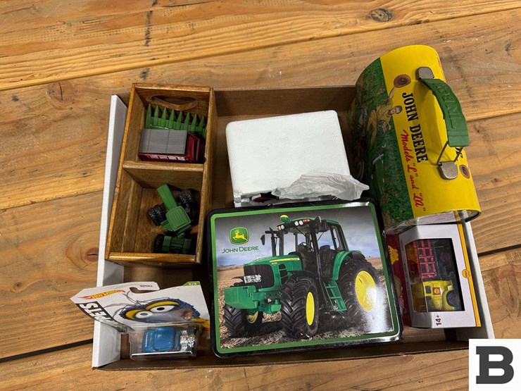 john-deere-metal-lunch-boxes,-toy-farm-equipment,-misc.-toys-image-5