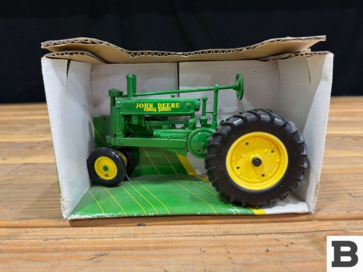 ertl-replica-john-deere-model-"a"-tractor-1:16-scale-image-2