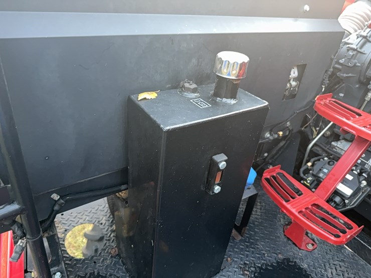 2018-case-ih-8240-image-71