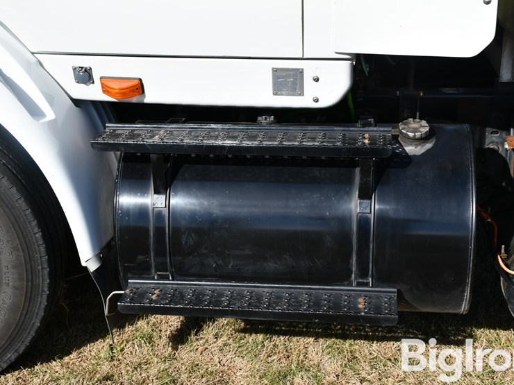 2006-international-8600-image-14