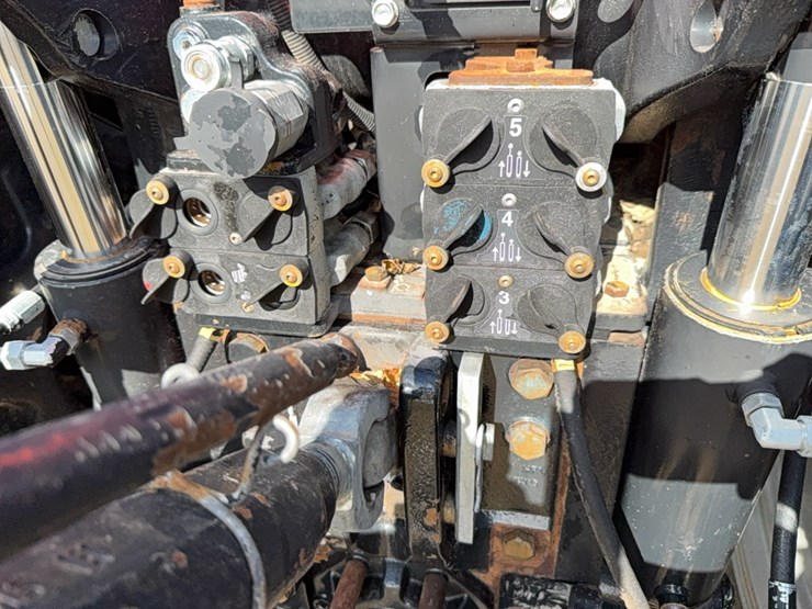 case-ih-magnum-335-image-25