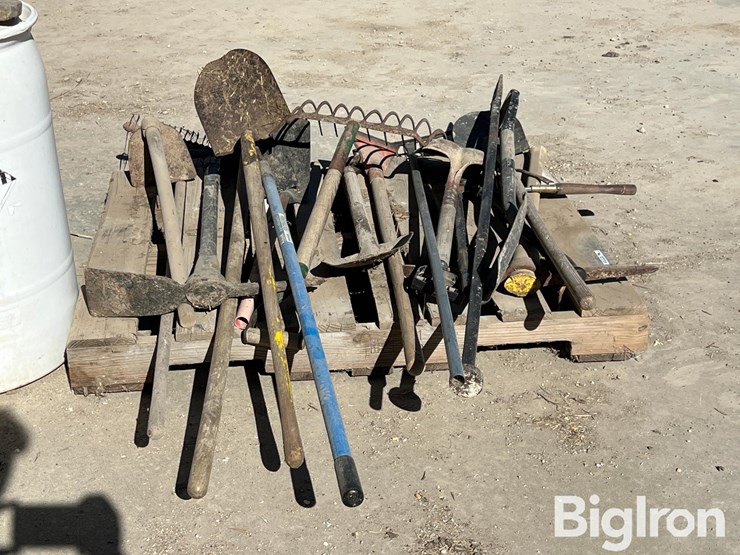 pallet-of-farm-&-garden-tools-image-2