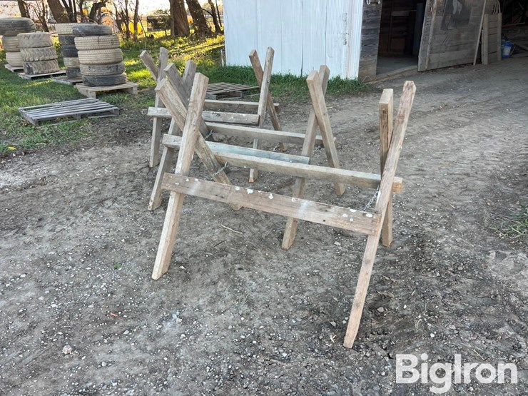 folding-sawhorses-image-2