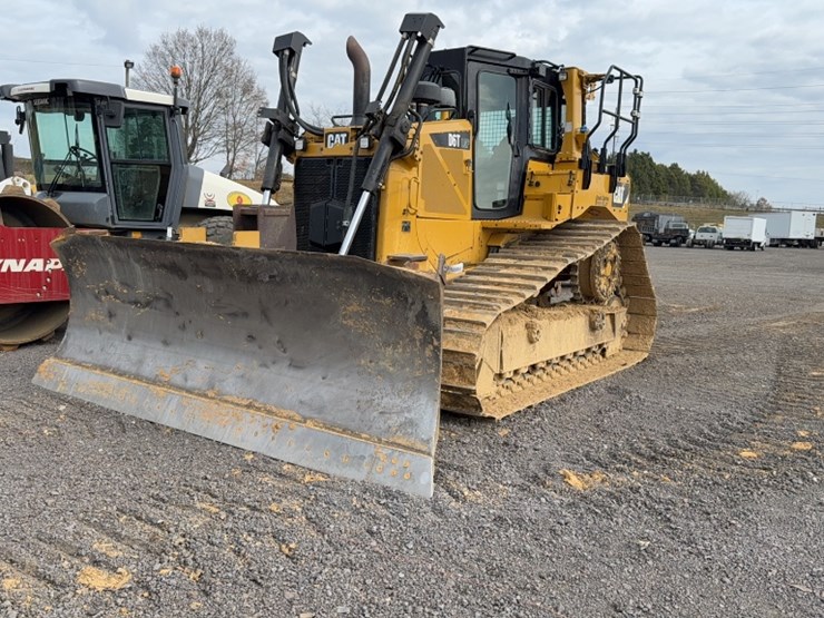 caterpillar-d6t-image-1