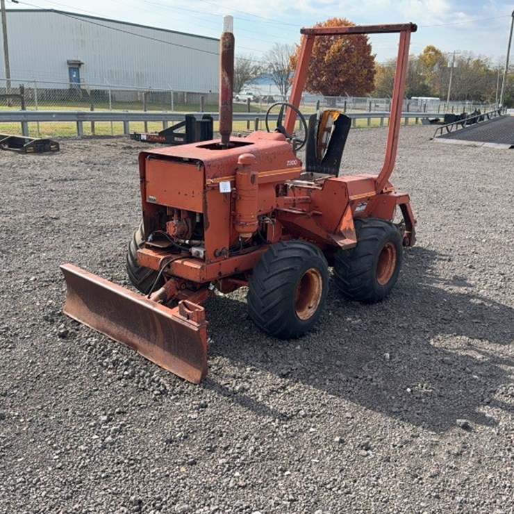DITCH WITCH 2300