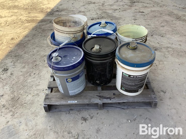pallet-of-empty-5-gallon-buckets-image-1