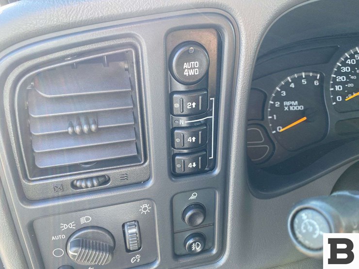 2004-chevrolet-silverado-1500-image-30