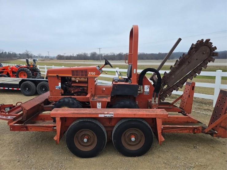 ditch-witch-3700-image-2