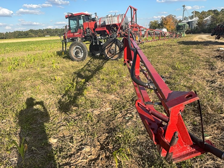 case-ih-3185-patriot-sprayer-image-54
