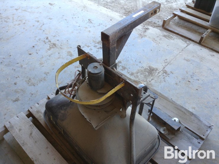 fimco-receiver-hitch-mount-rotary-seeder/spreader-image-3