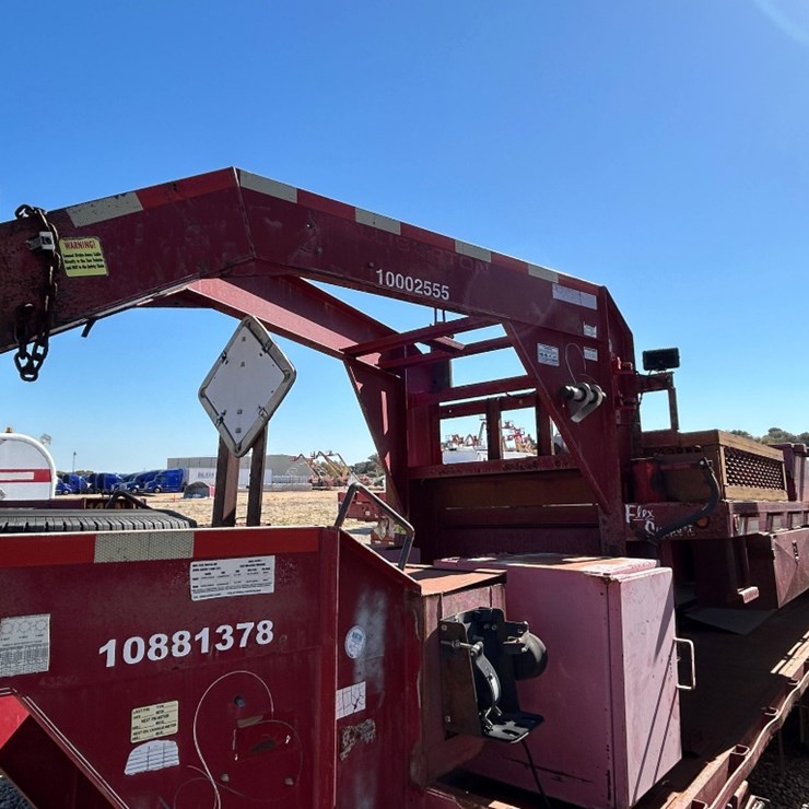 (x) (8-31) 1981 Shopbuilt 33'OAL T/A Gooseneck Ro...