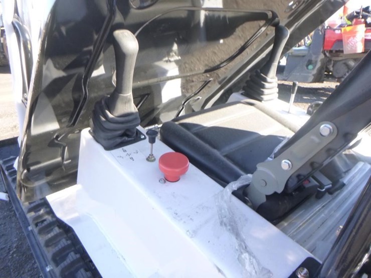 2025-bison-tele-bt360w-skid-steer-track-loader-image-15