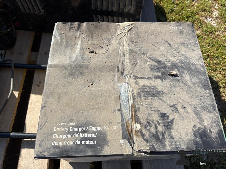 misc-pallet-of-battery-chargers-image-11