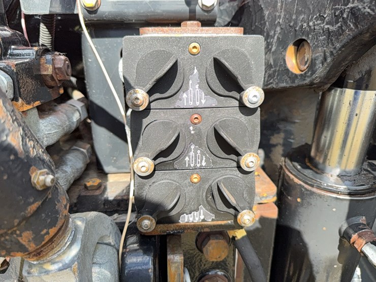 case-ih-magnum-335-image-31