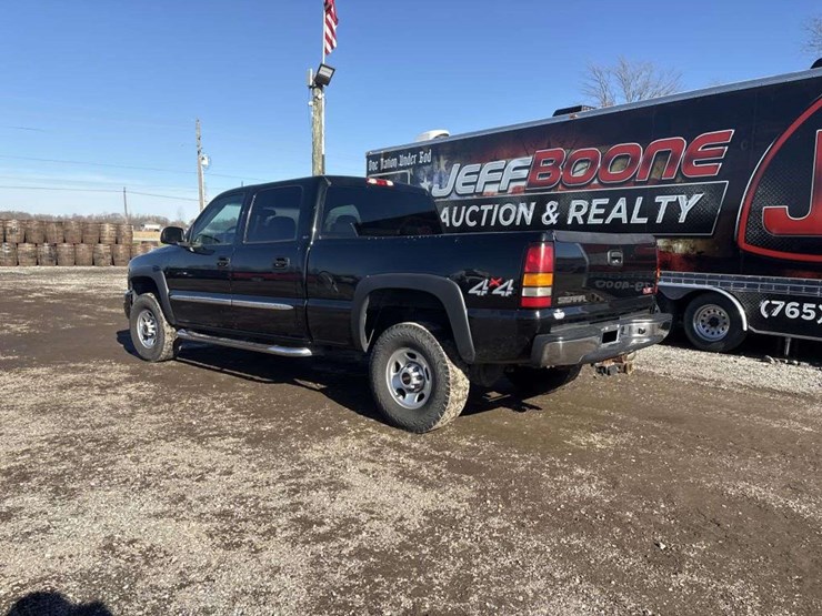 2005-gmc-sierra-2500-image-3