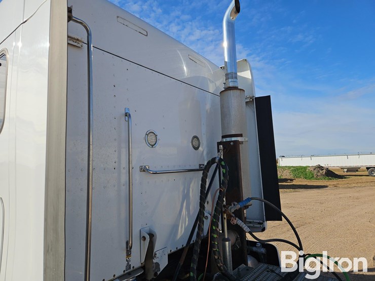 2007-peterbilt-387-image-18