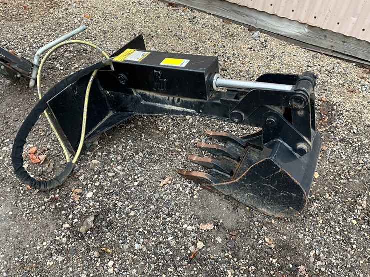 mini-vermer-bucket-12"-backhoe-image-1