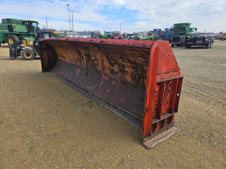 #3290-•-henke-20'-end-loader-snow-pusher-image-1