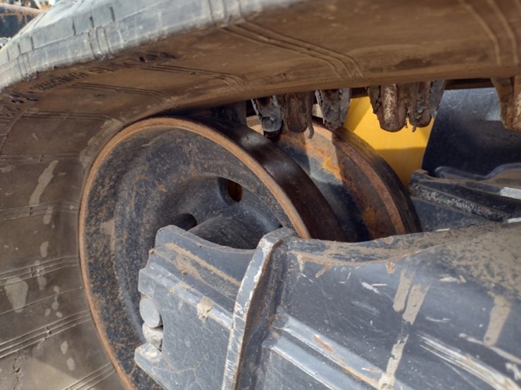 23-deere-331g-image-25