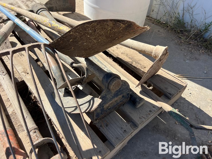 pallet-of-farm-&-garden-tools-image-13