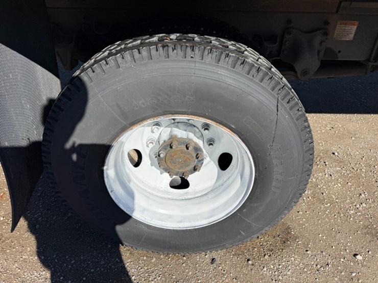 2013-freightliner-m2-box-truck-image-10