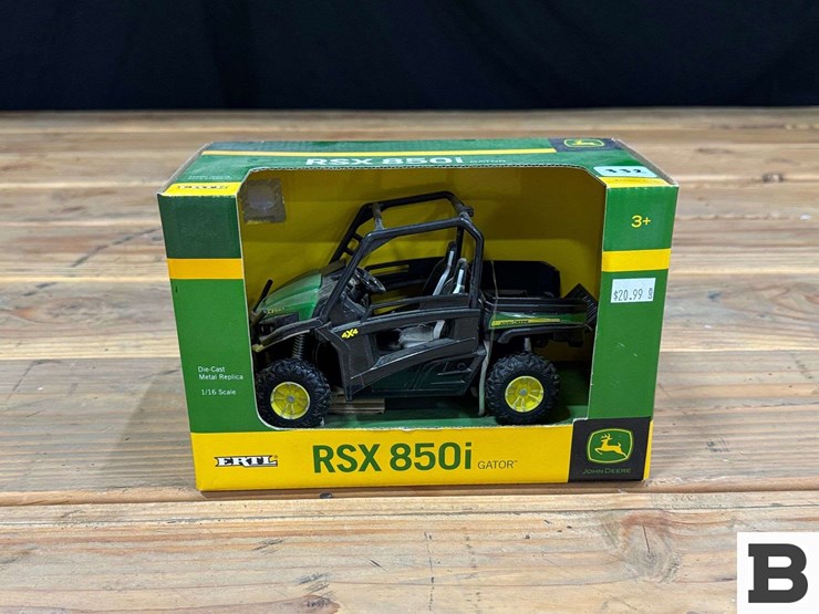 ertl-die-cast-replica-john-deere-rsx-850i-gator-1:16-scale-image-1