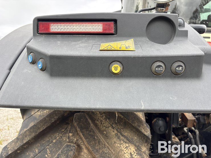 2022-jcb-8330-4wd-tractor-image-10