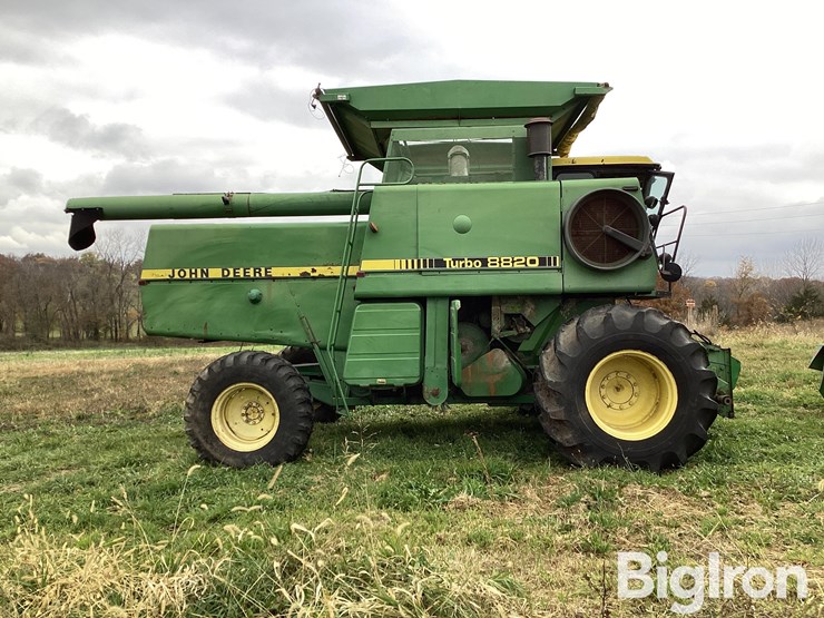 1983-john-deere-8820-image-4