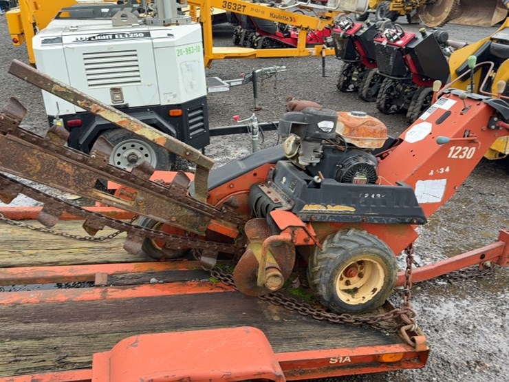 ditch-witch-1230-image-9