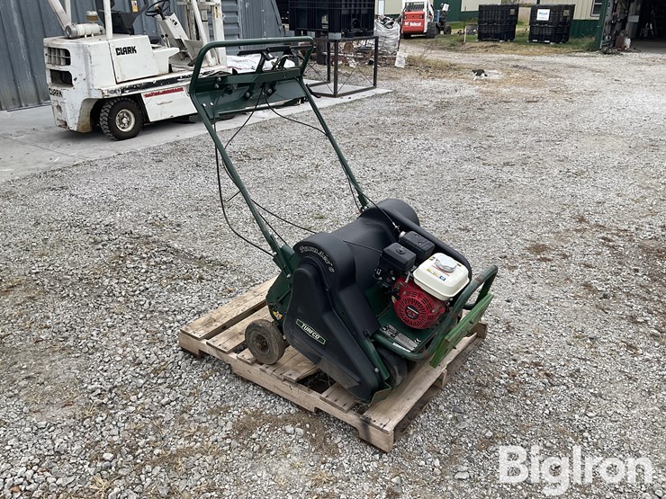 turfco-turnaer-6-walk-behind-aerator-image-3