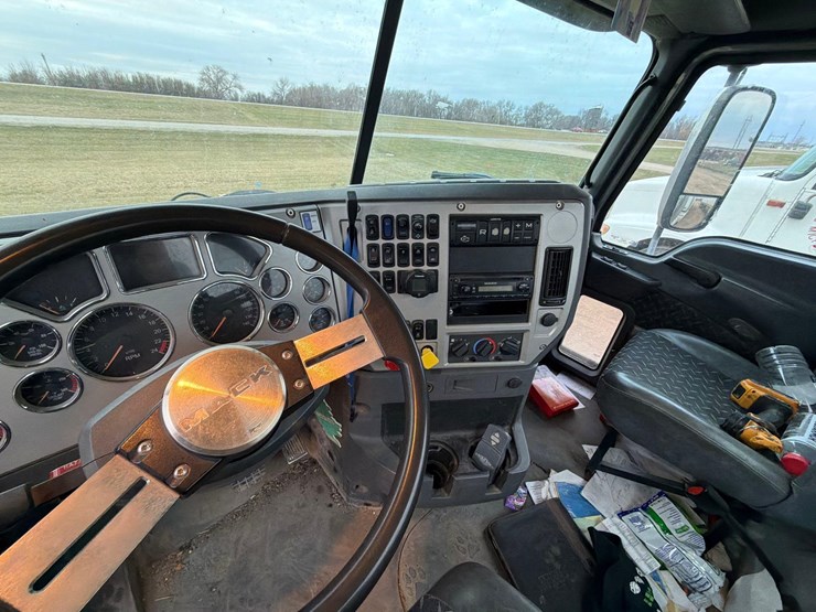 2014-mack-cxu613-semi-image-18