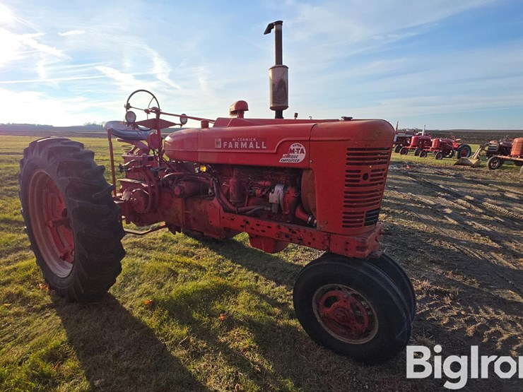 farmall-super-mta-2wd-tractor-image-3