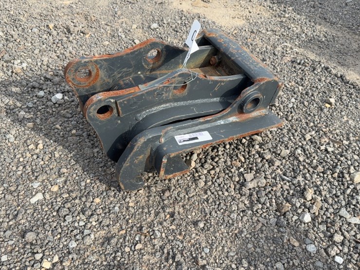 #2011-•-bobcat-xchange-excavator-mounting-plate-image-2